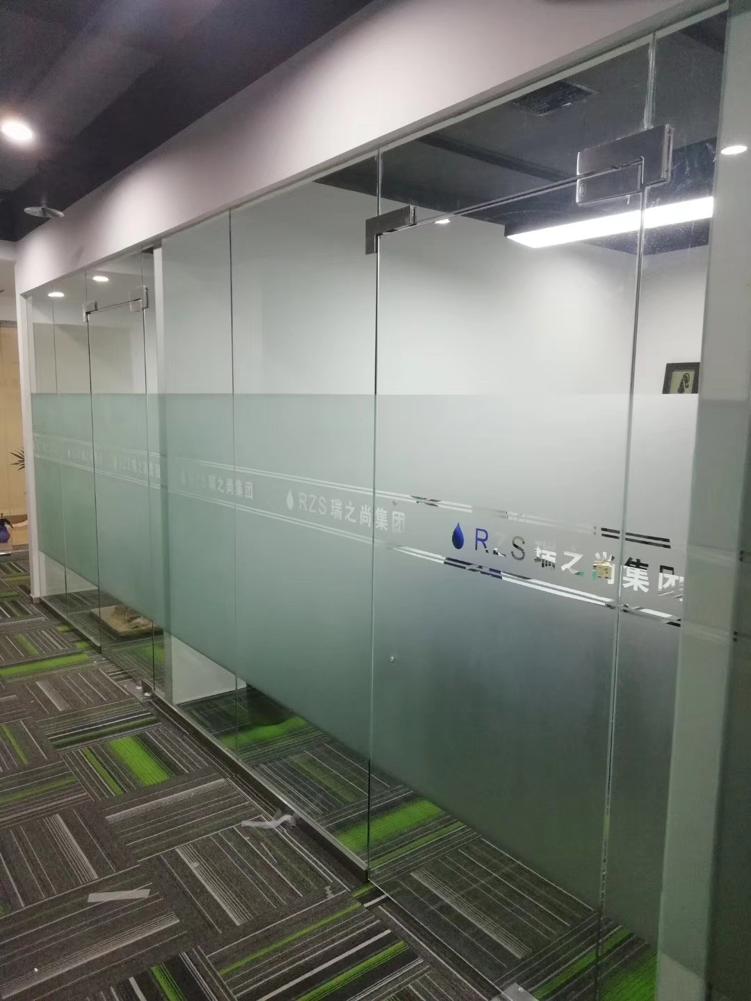 青岛办公室玻璃贴膜贴磨砂膜
